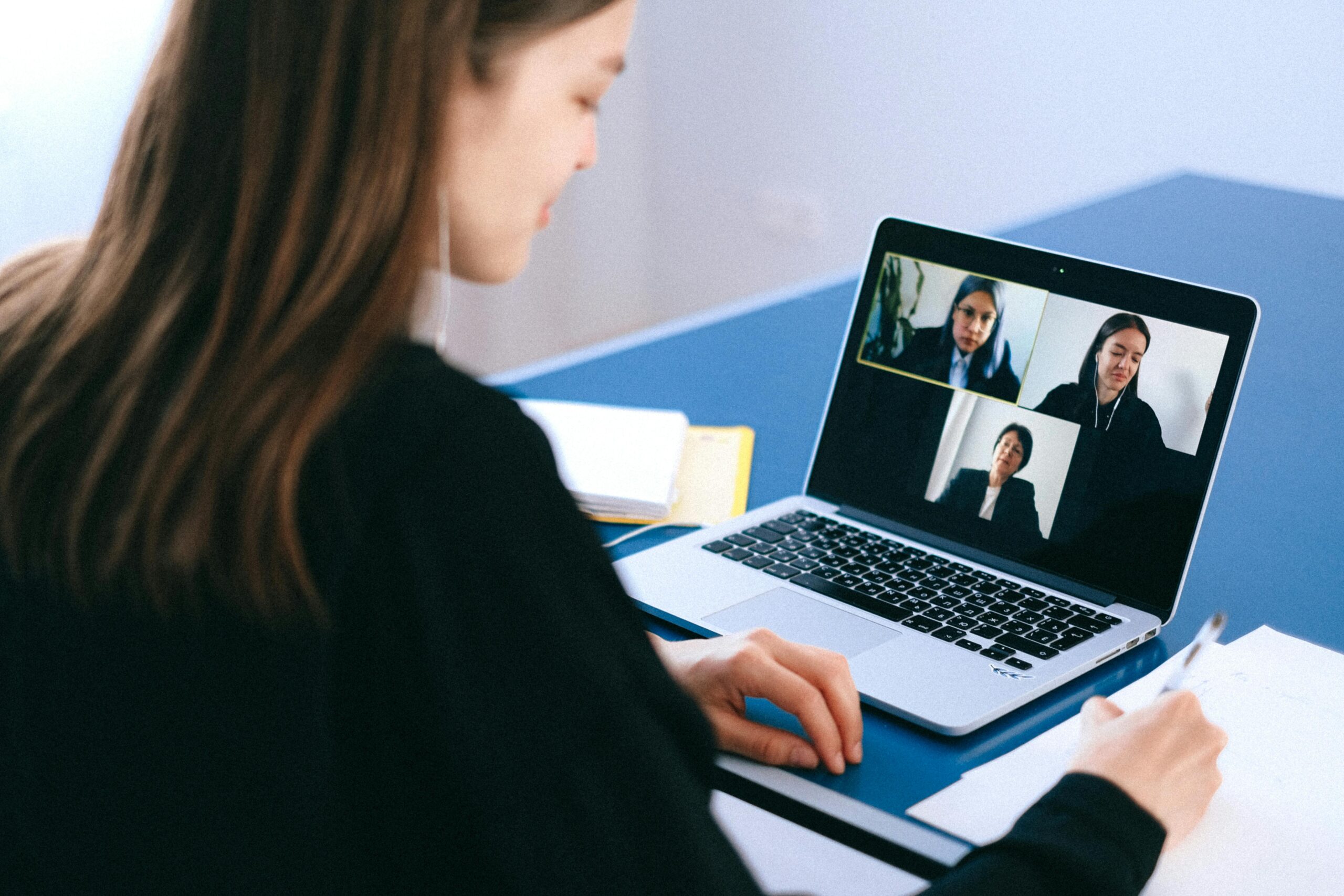 Videokonferenzdienst Zoom erhält das IT-Sicherheitskennzeichen des BSI